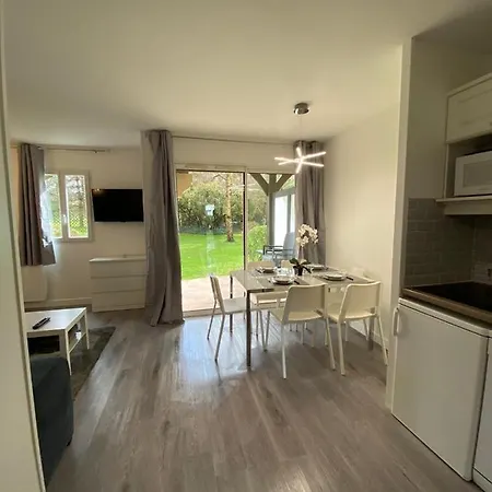 La De L Oree Du Golf De דוביל