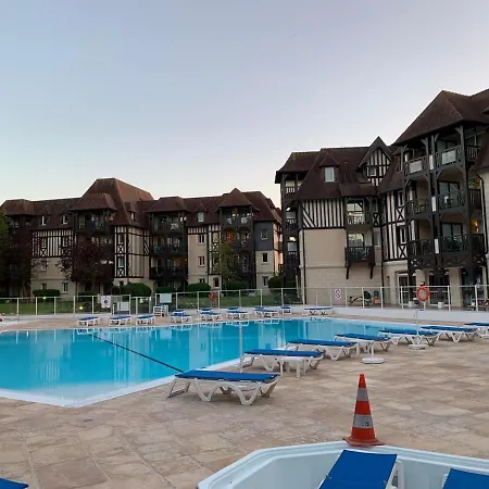 La De L Oree Du Golf De *