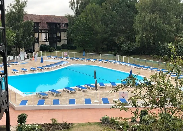 La De L Oree Du Golf De Hotel *